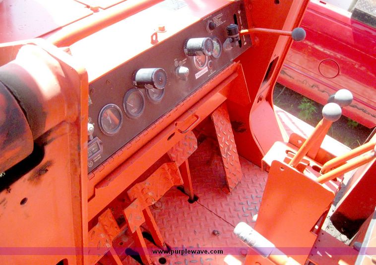 image for item 8516 1989 Case 1155E crawler tractor loader