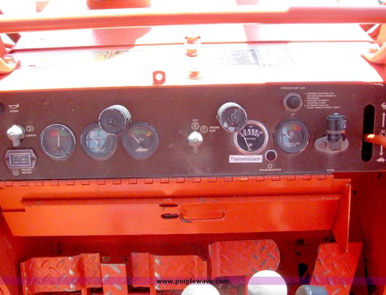 image for item 8516 1989 Case 1155E crawler tractor loader