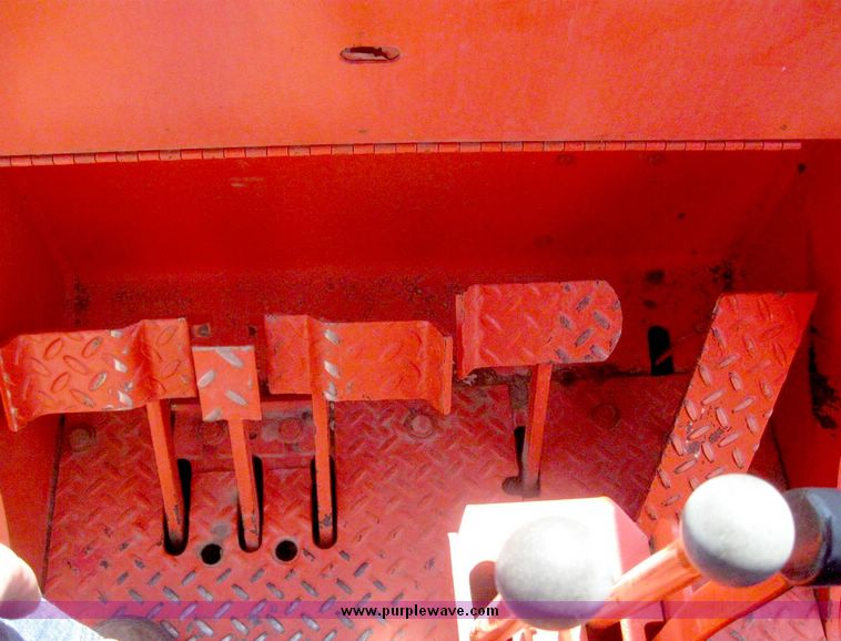 image for item 8516 1989 Case 1155E crawler tractor loader