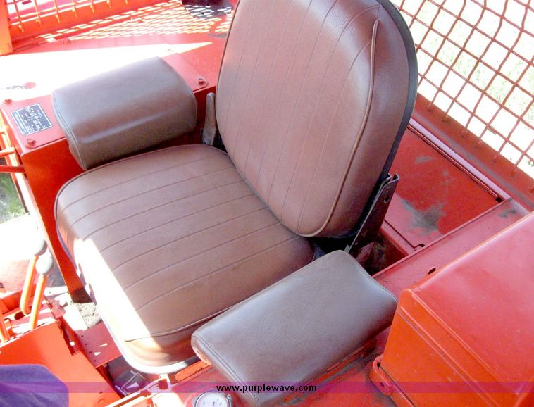 image for item 8516 1989 Case 1155E crawler tractor loader