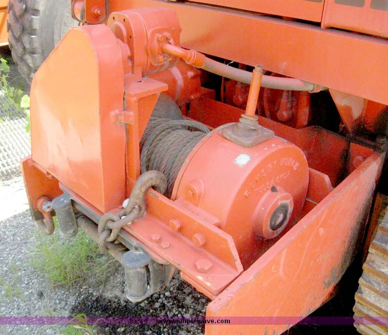 image for item 8516 1989 Case 1155E crawler tractor loader