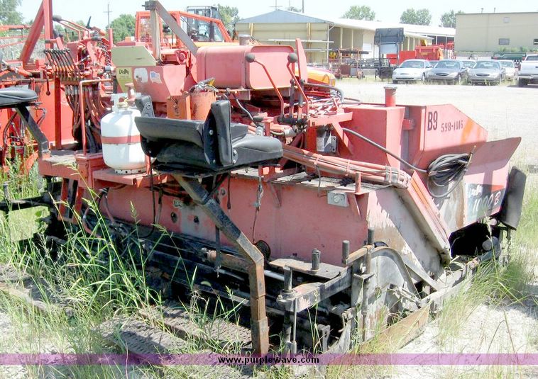 image for item 8520 1996 Leeboy 1000BH asphalt paver