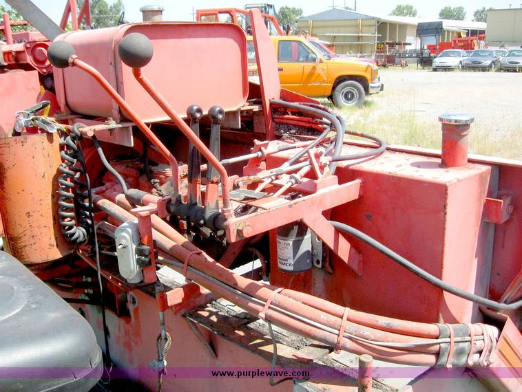 image for item 8520 1996 Leeboy 1000BH asphalt paver