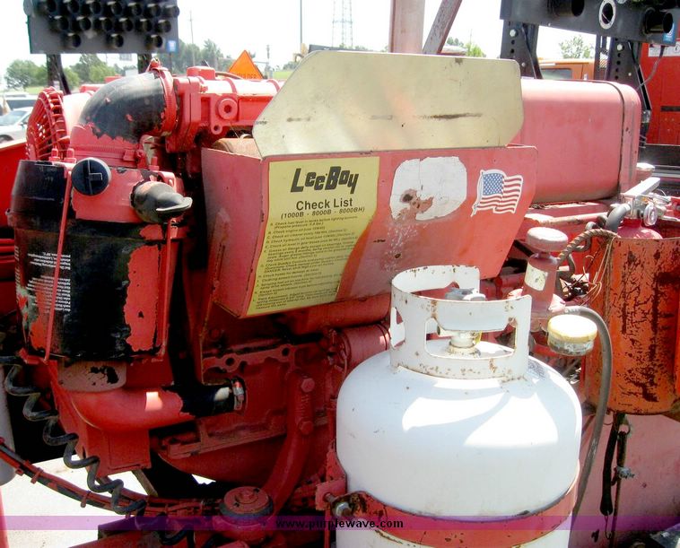 image for item 8520 1996 Leeboy 1000BH asphalt paver