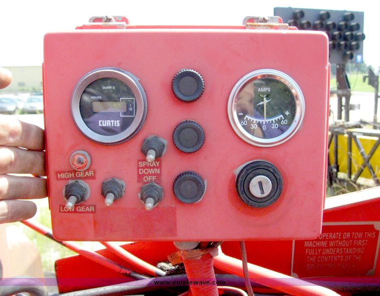 image for item 8520 1996 Leeboy 1000BH asphalt paver