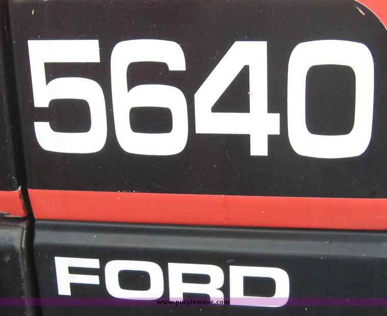 image for item 8568 1998 New Holland 5640SL tractor