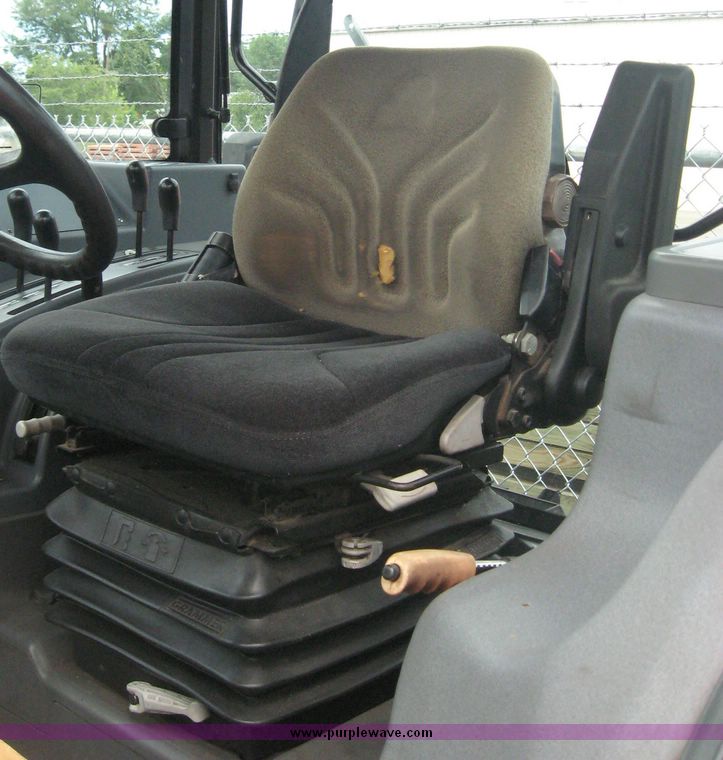 image for item 8568 1998 New Holland 5640SL tractor