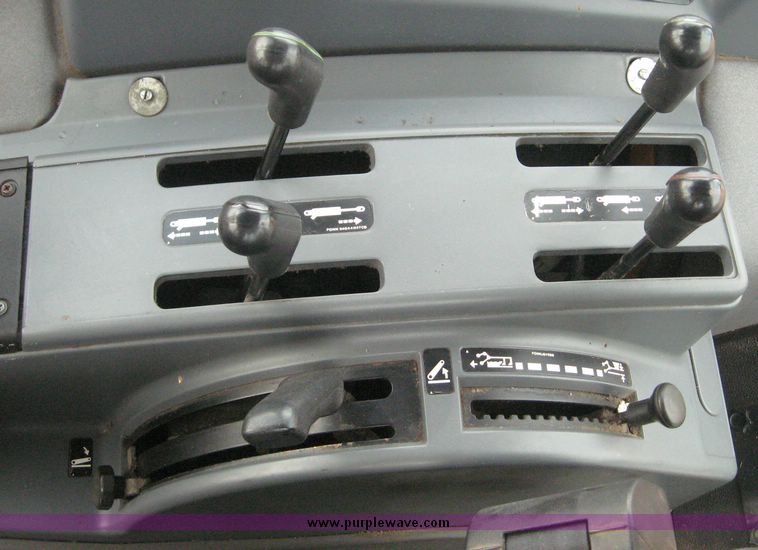 image for item 8568 1998 New Holland 5640SL tractor