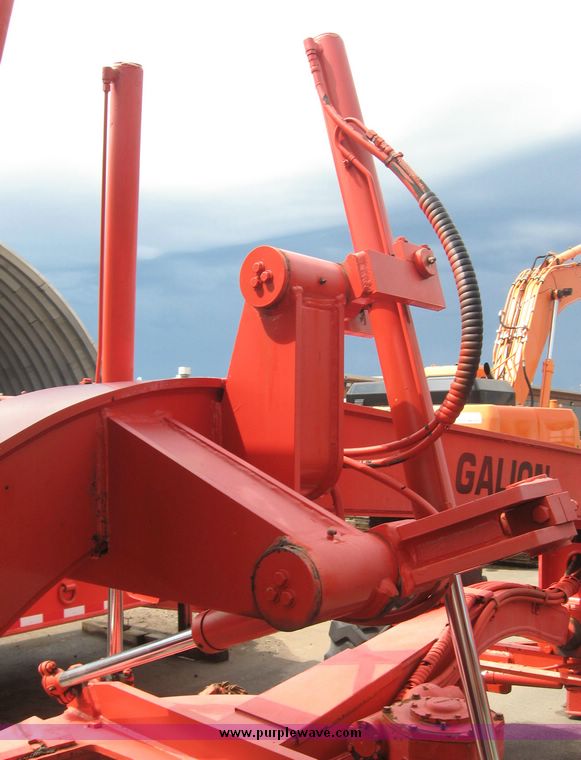 image for item 8570 1996 Galion articulated motor grader