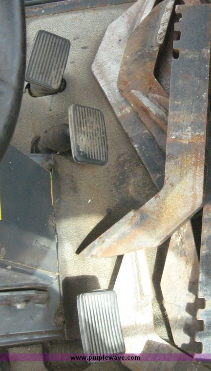 image for item 8570 1996 Galion articulated motor grader