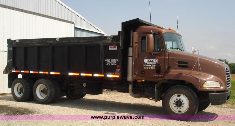 image for item 1500 2001 Mack CX613 tractor truck