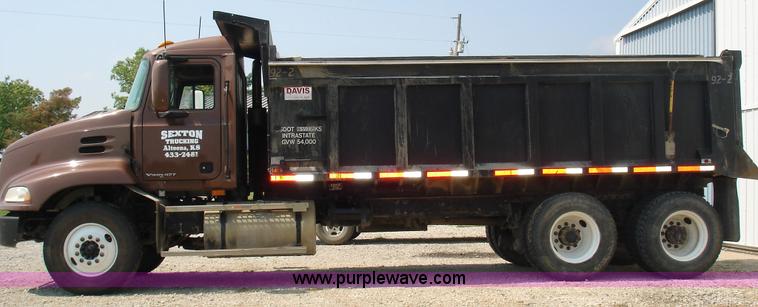 image for item 1500 2001 Mack CX613 tractor truck