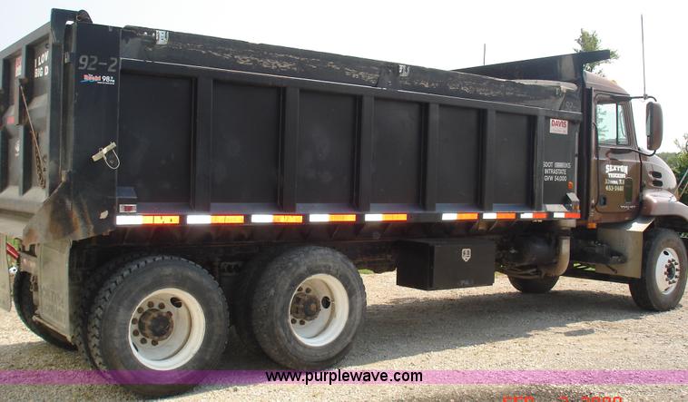 image for item 1500 2001 Mack CX613 tractor truck