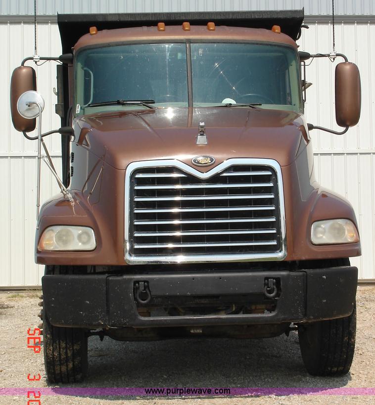 image for item 1500 2001 Mack CX613 tractor truck
