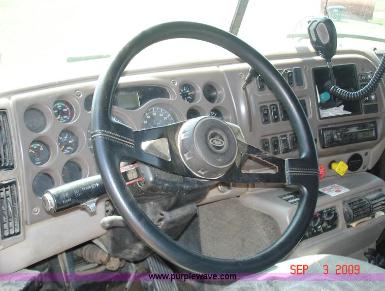 image for item 1500 2001 Mack CX613 tractor truck