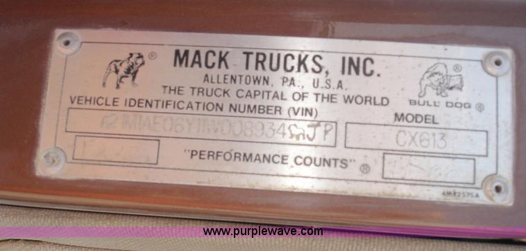 image for item 1500 2001 Mack CX613 tractor truck