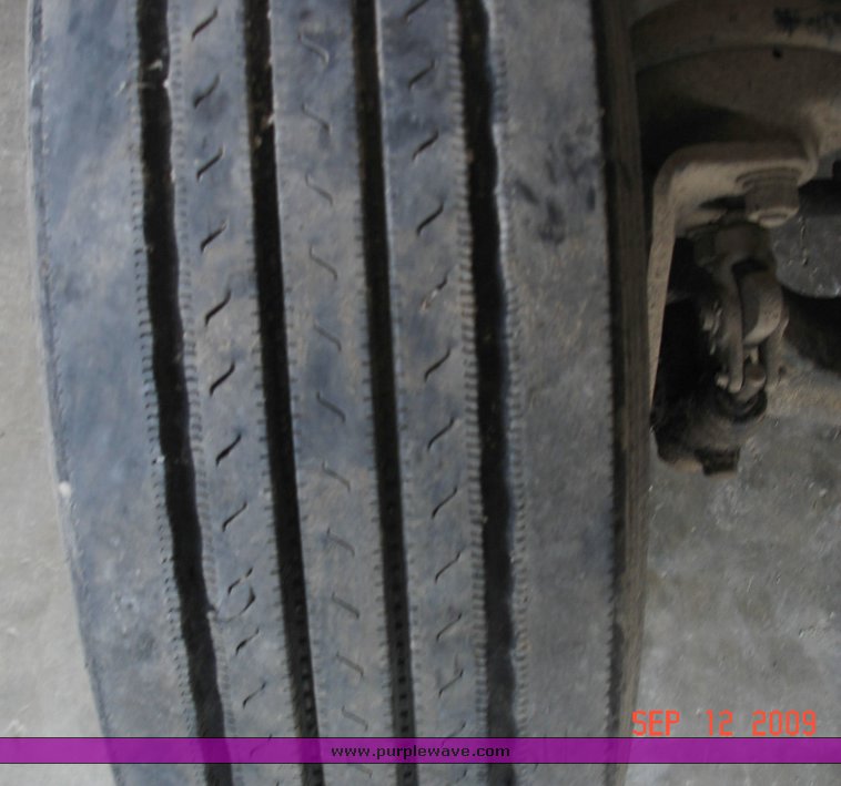 image for item 1500 2001 Mack CX613 tractor truck