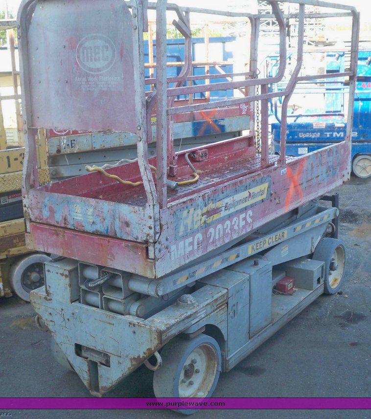 image for item 3420 1998 Mec 2033ES man lift