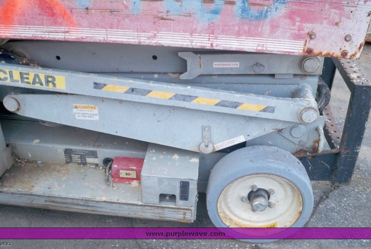 image for item 3420 1998 Mec 2033ES man lift