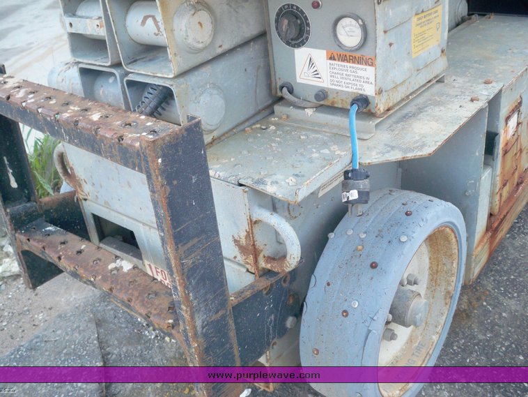 image for item 3420 1998 Mec 2033ES man lift