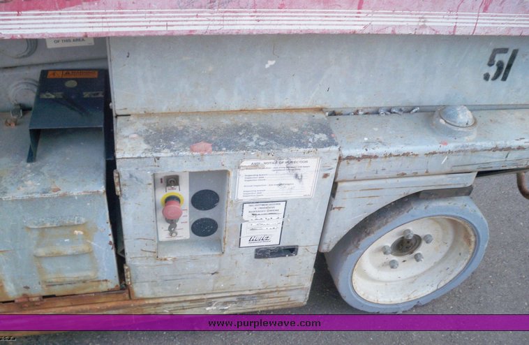 image for item 3420 1998 Mec 2033ES man lift