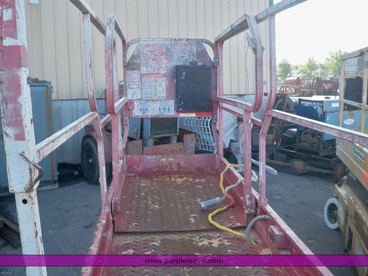 image for item 3420 1998 Mec 2033ES man lift