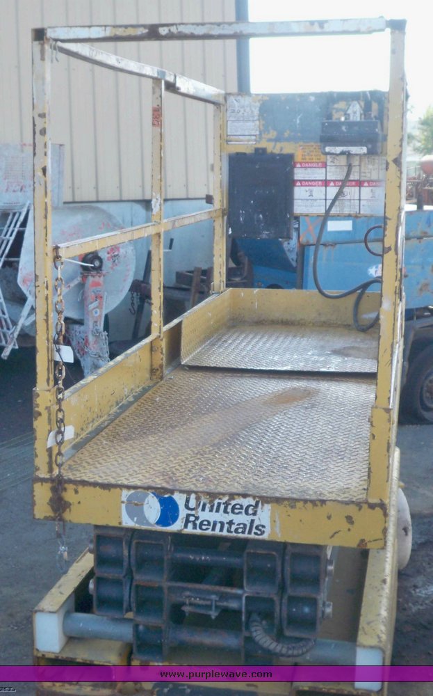 image for item 3423 Grove SM2632E man lift