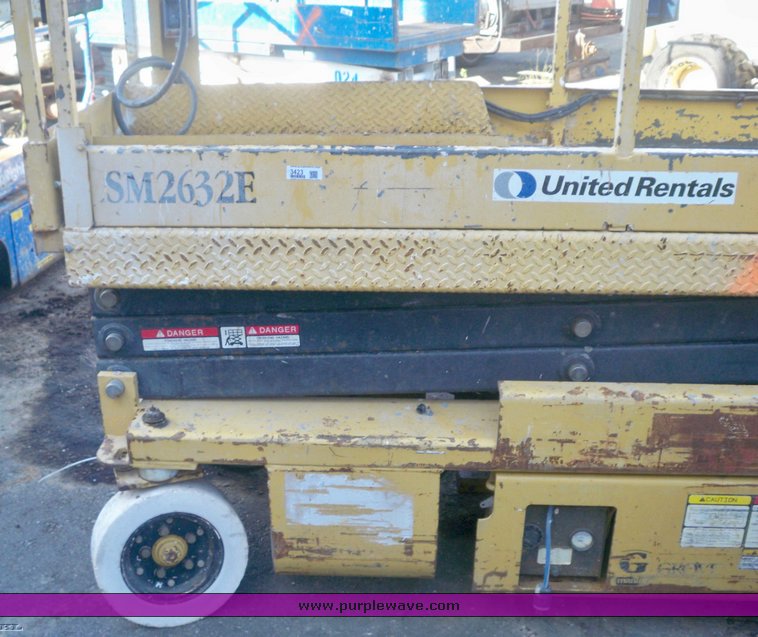 image for item 3423 Grove SM2632E man lift