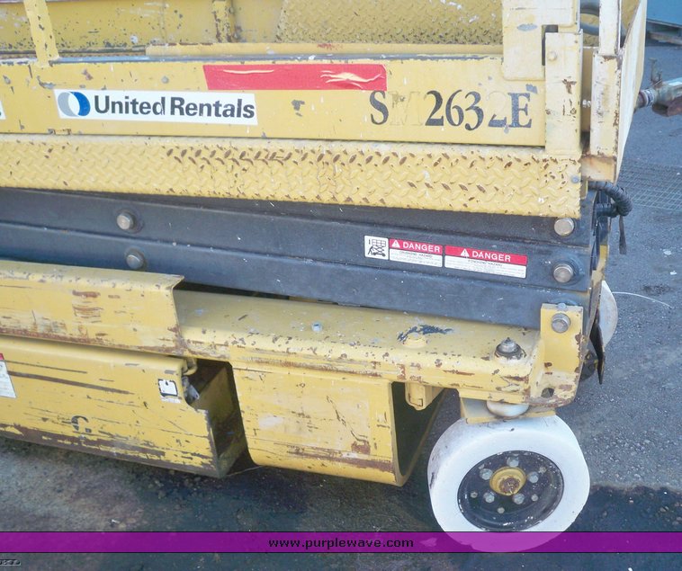 image for item 3423 Grove SM2632E man lift