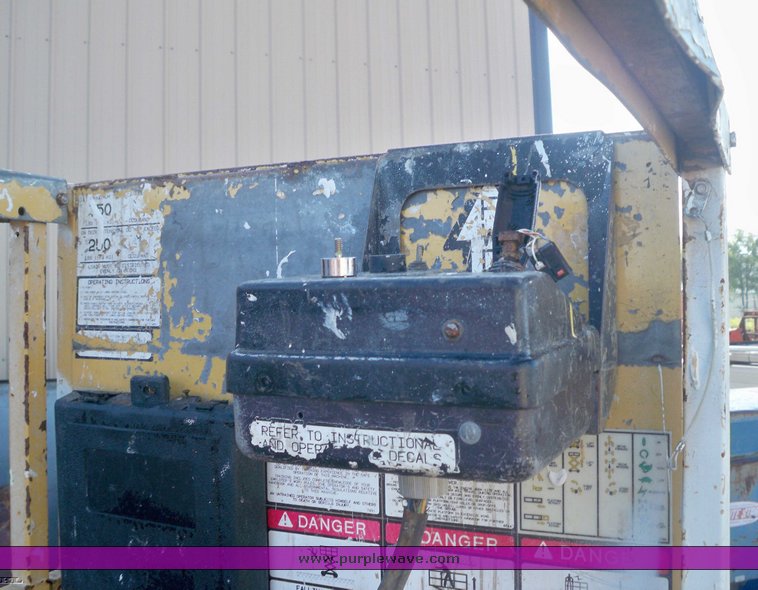 image for item 3423 Grove SM2632E man lift