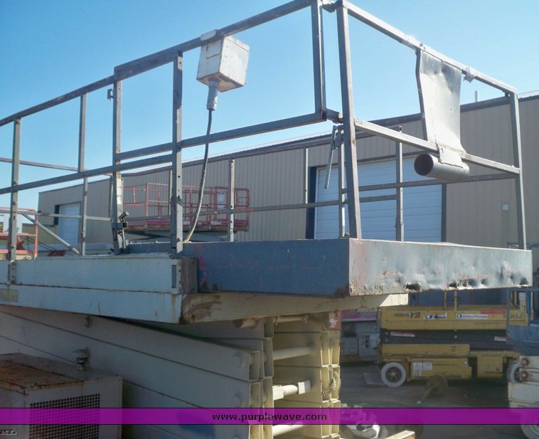 image for item 3425 Mec 33RT all terrain manlift