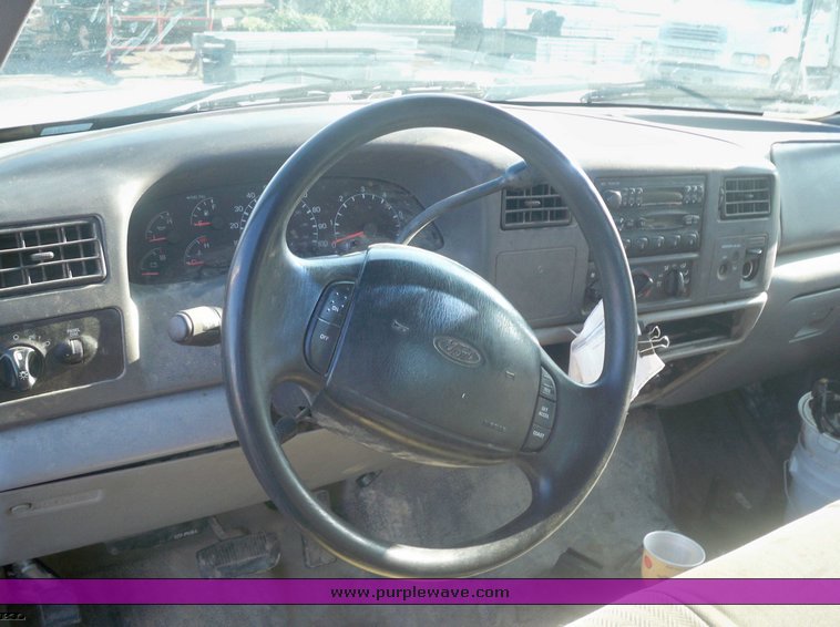 image for item 3428 1999 Ford F250 Super Duty pickup truck