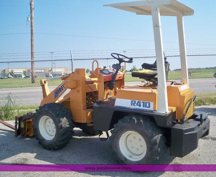 Kubota R410 articulated loader in Derby, KS Item 3439 sold Purple Wave