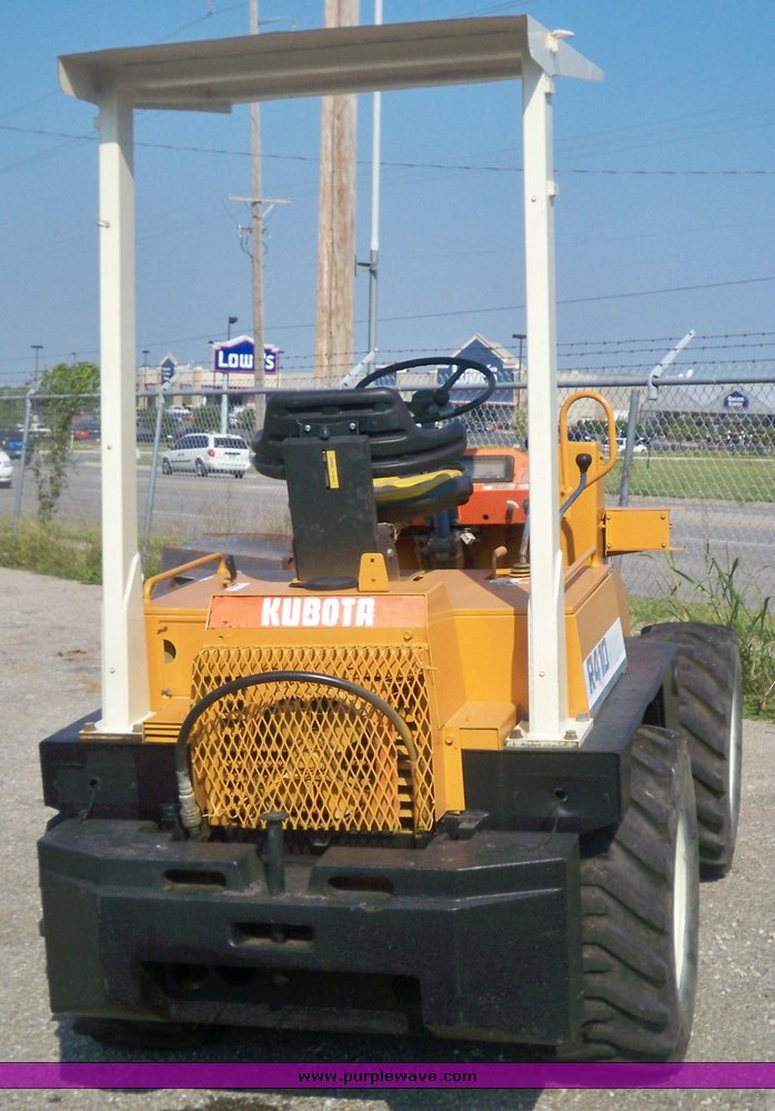 image for item 3439 Kubota R410 articulated loader