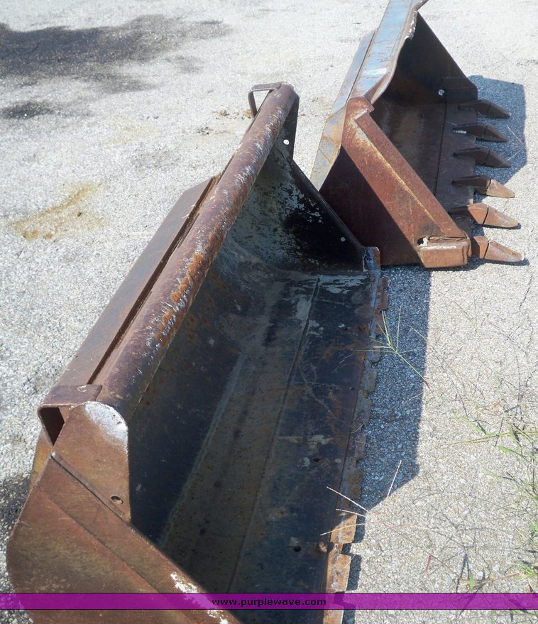 image for item 3439 Kubota R410 articulated loader