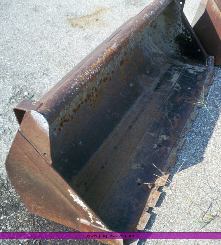 image for item 3439 Kubota R410 articulated loader