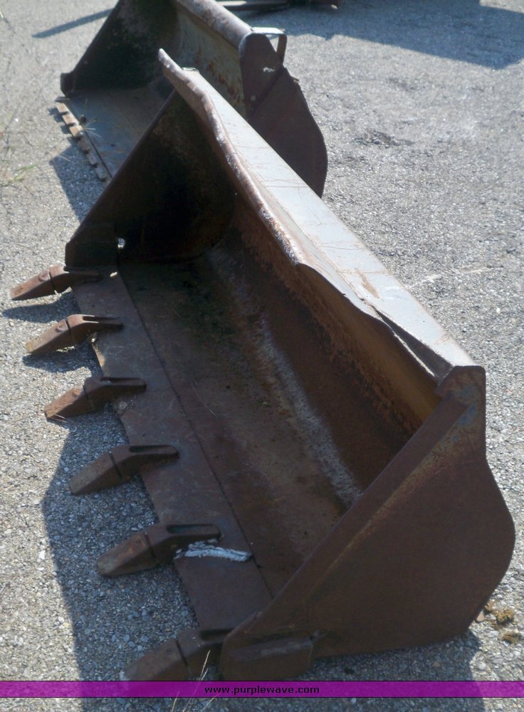 image for item 3439 Kubota R410 articulated loader