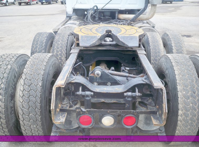 image for item 3445 1995 Mack CL713