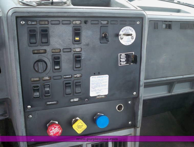 image for item 3445 1995 Mack CL713