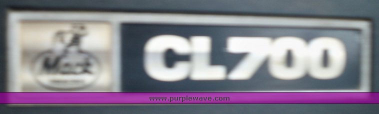 image for item 3445 1995 Mack CL713