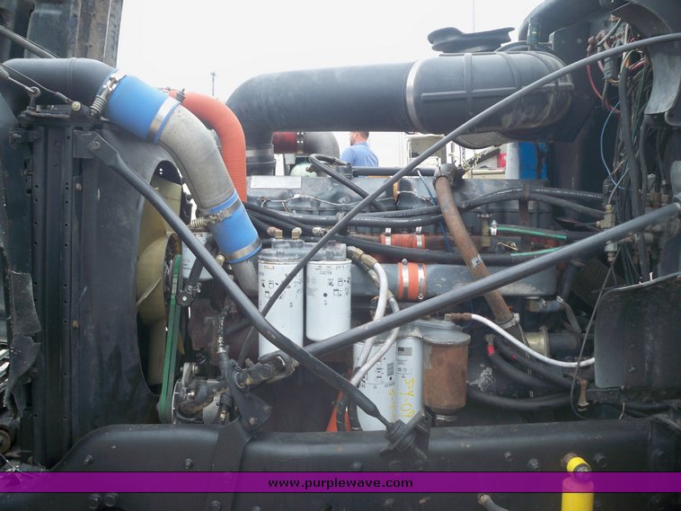 image for item 3445 1995 Mack CL713