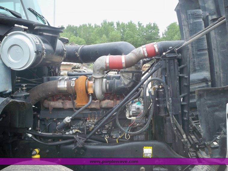 image for item 3445 1995 Mack CL713