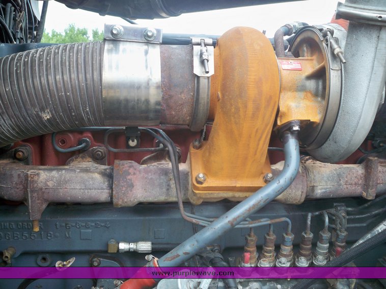 image for item 3445 1995 Mack CL713