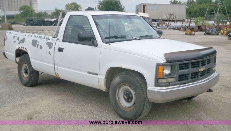 image for item 3446 1994 Chevrolet C2500