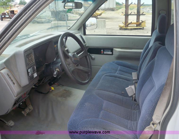 image for item 3446 1994 Chevrolet C2500