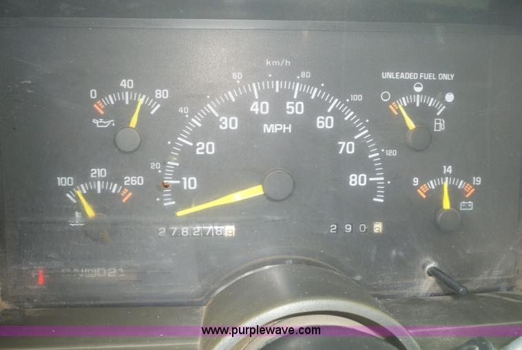 image for item 3446 1994 Chevrolet C2500