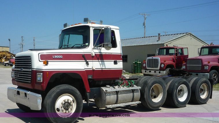 image for item 4038 1995 Ford Conventional L9000 triple axle semi truck