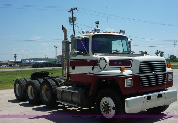 image for item 4038 1995 Ford Conventional L9000 triple axle semi truck