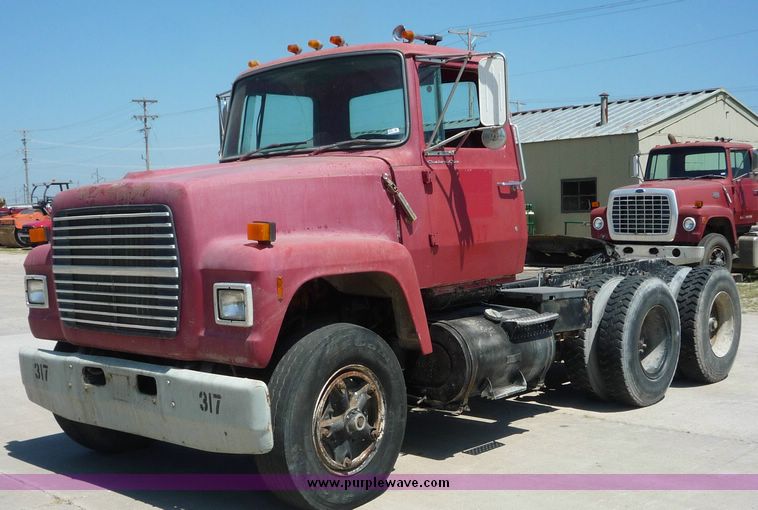 image for item 4039 1975 Ford 9000 tandem truck tractor