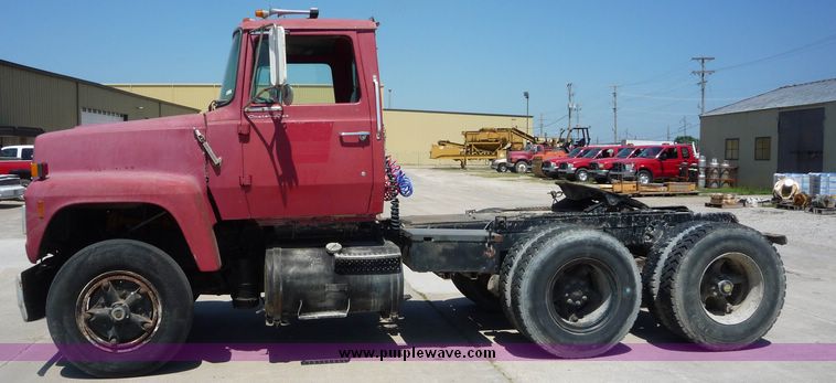 image for item 4039 1975 Ford 9000 tandem truck tractor